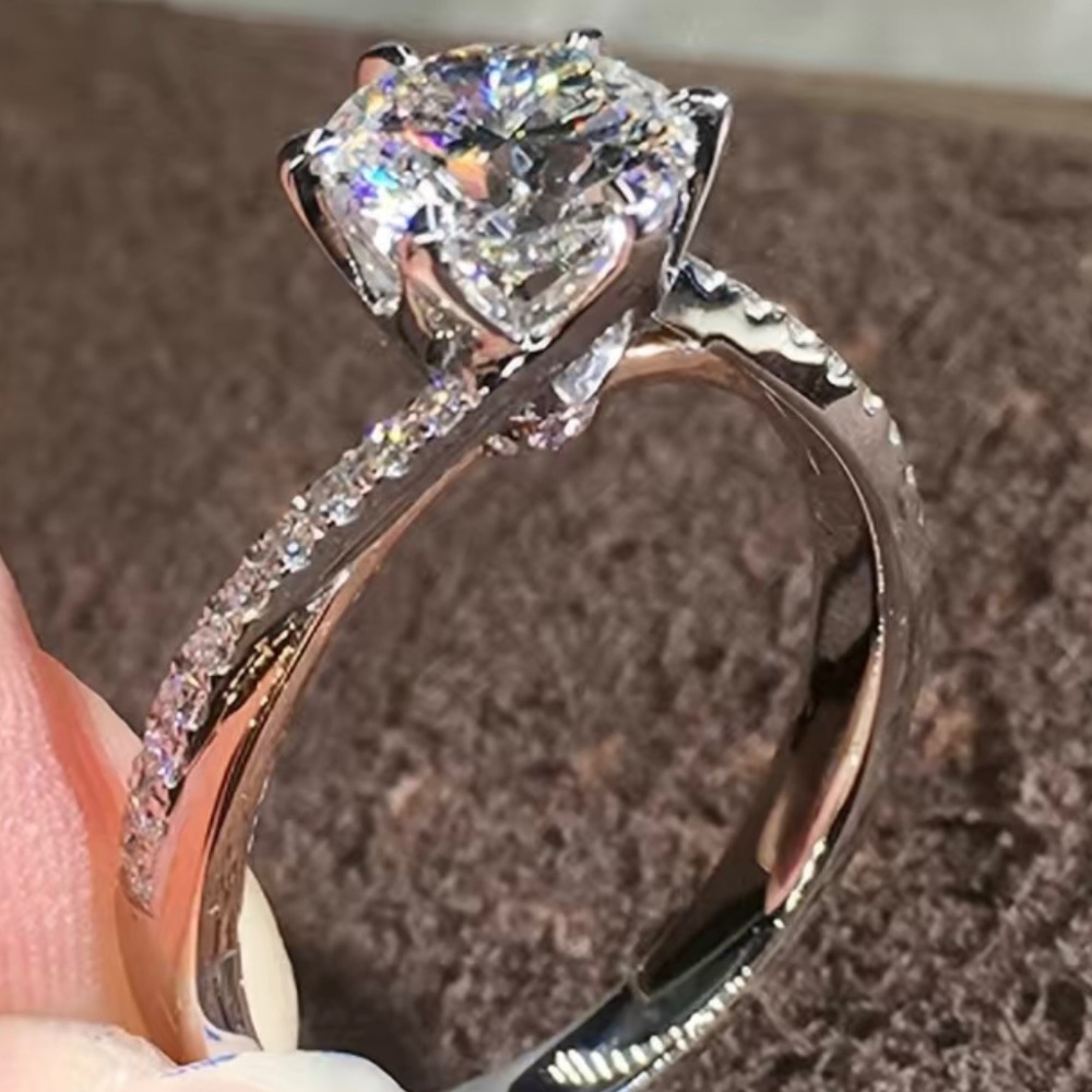 ♥️Ring Silver Plated ,Large Zircon Stone  smaller round stones twisted on band